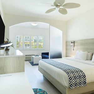 Poolside Room 1 King Bed